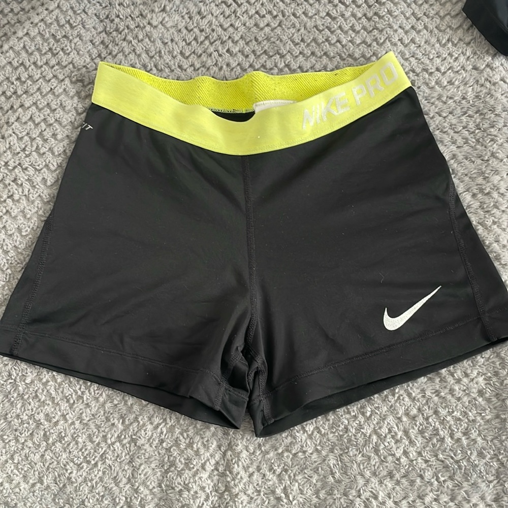 Nike pro spandex size medium